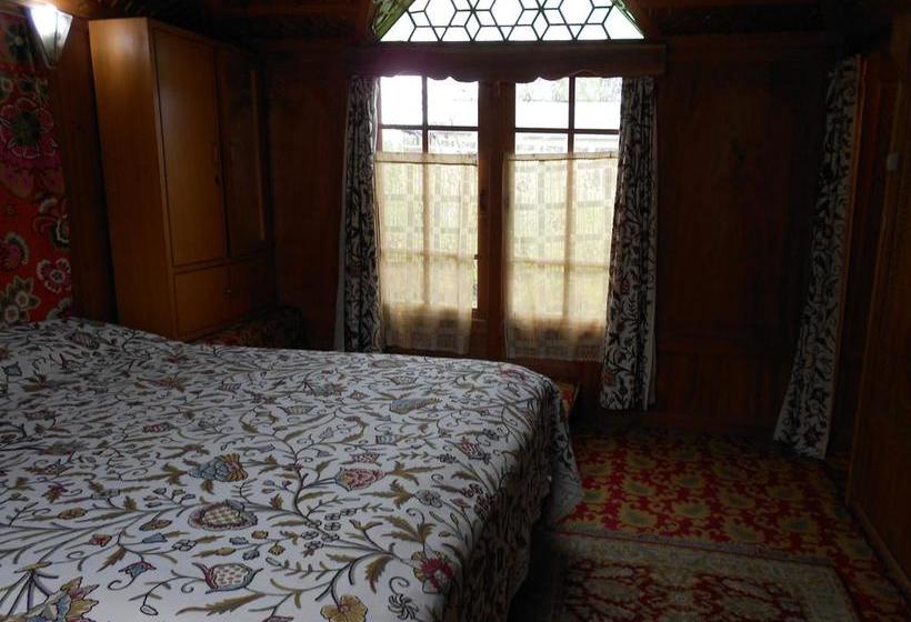 Hotel New Jacquline Heritage Houseboats 6