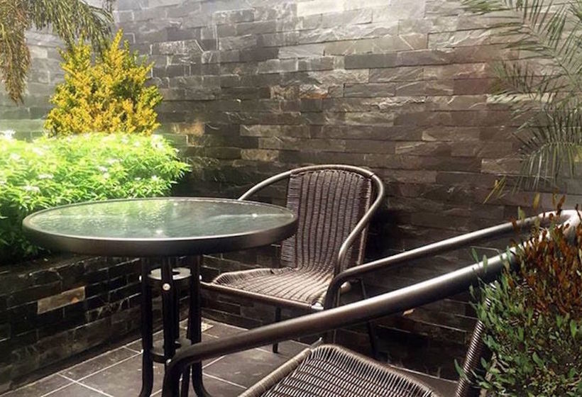 Hôtel Limelight Village 17