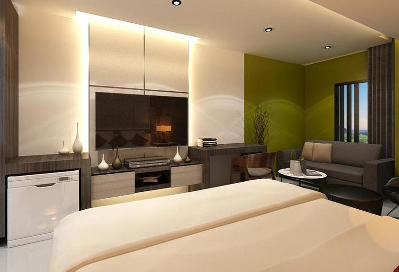 Hotel The Marina Phuket 2