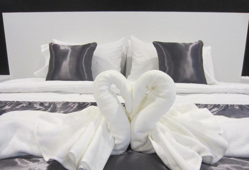 Hotel The Luna Compass 18