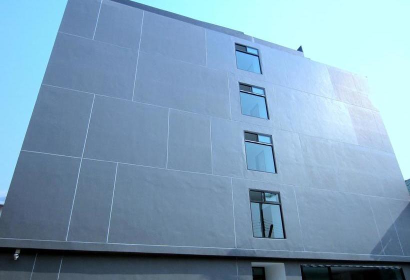 Hotel The Luna Compass 4