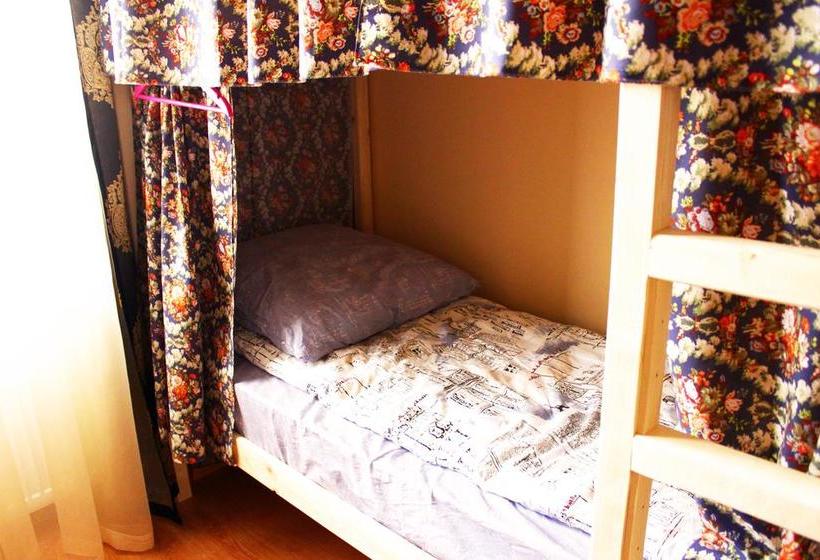 Sherlock Homes Hostel 11