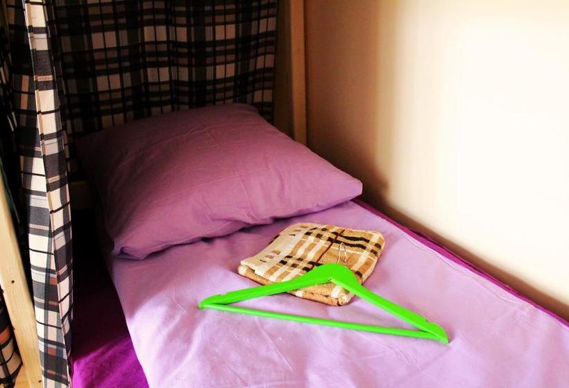 Sherlock Homes Hostel 12