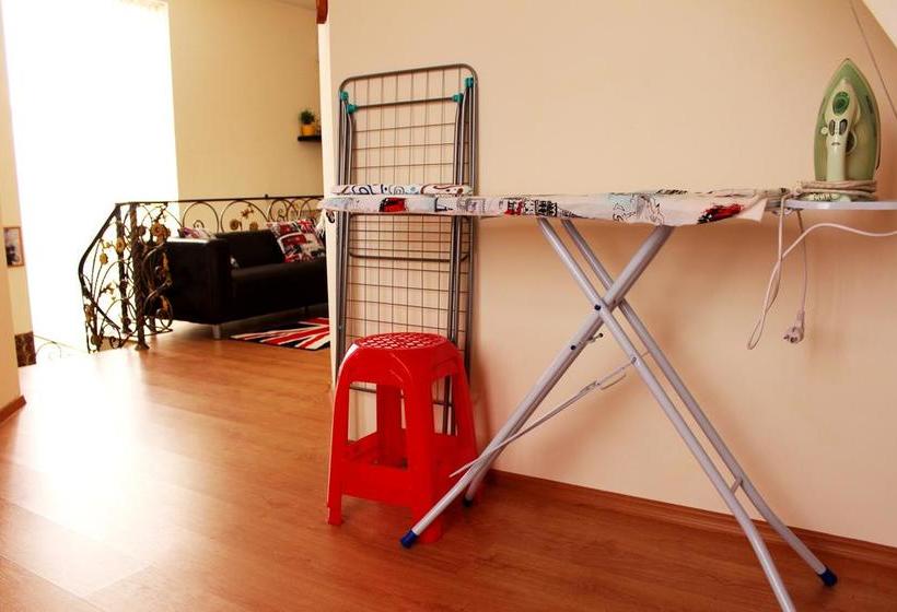 Sherlock Homes Hostel 13