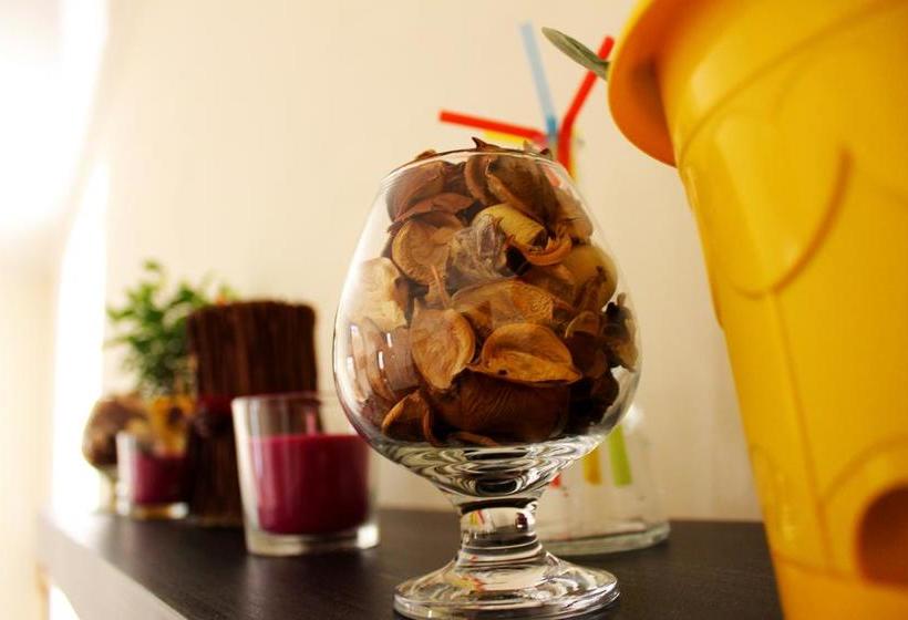 Sherlock Homes Hostel 19