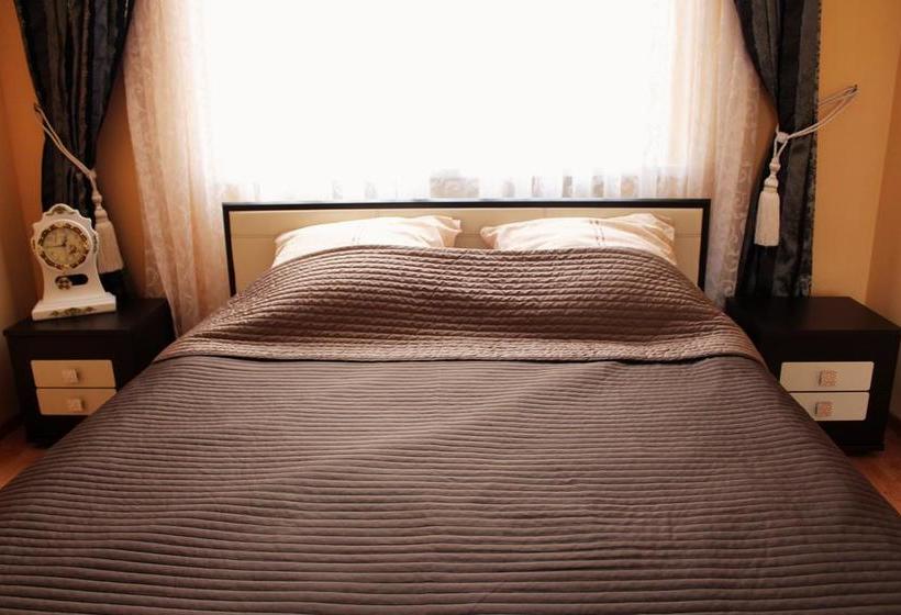 Sherlock Homes Hostel 2