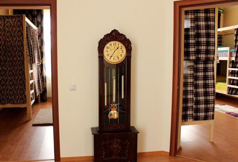 Sherlock Homes Hostel 20