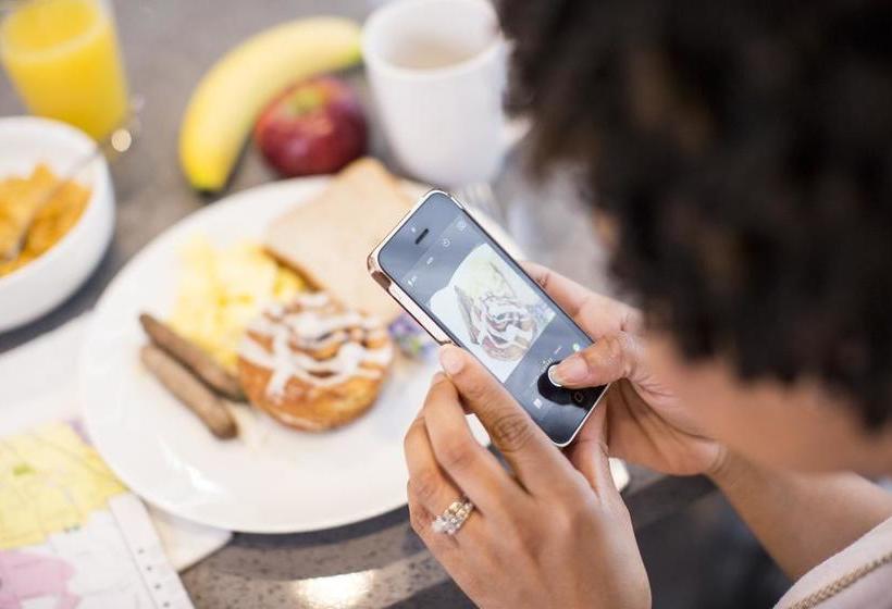 Hotel Holiday Inn Express Bangkok Soi Soonvijai 12