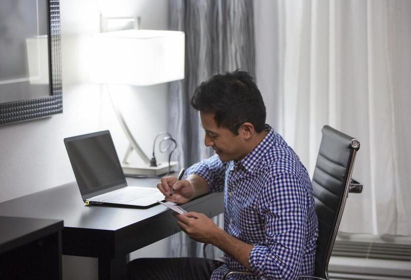 Hotel Holiday Inn Express Bangkok Soi Soonvijai 14