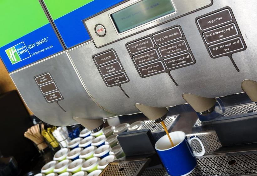 Hotel Holiday Inn Express Bangkok Soi Soonvijai 16