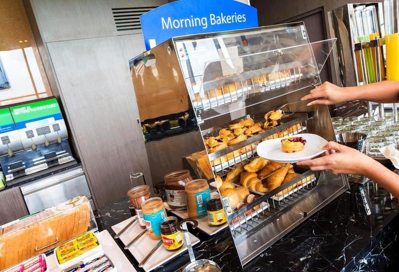 Hotel Holiday Inn Express Bangkok Soi Soonvijai 17