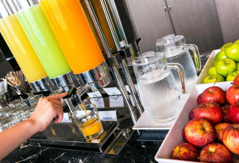 Hotel Holiday Inn Express Bangkok Soi Soonvijai 19