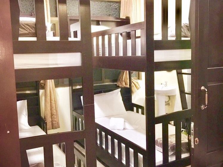 Srisomboon Hostel 11