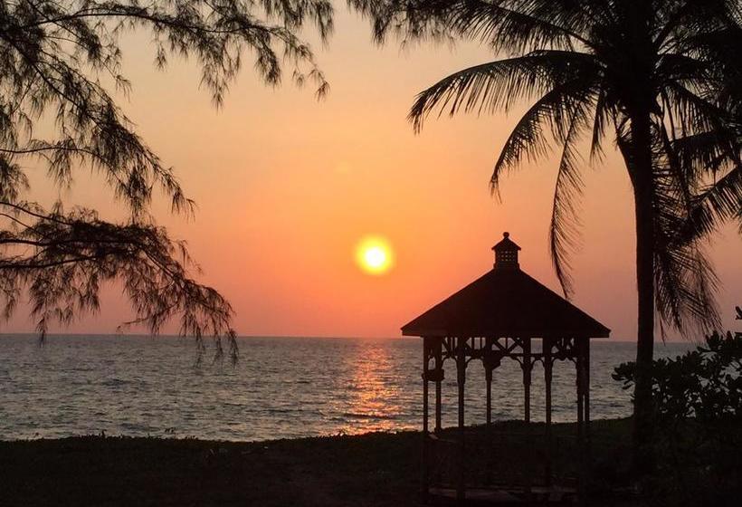 Hotel Maikhao Palm Beach Resort 1