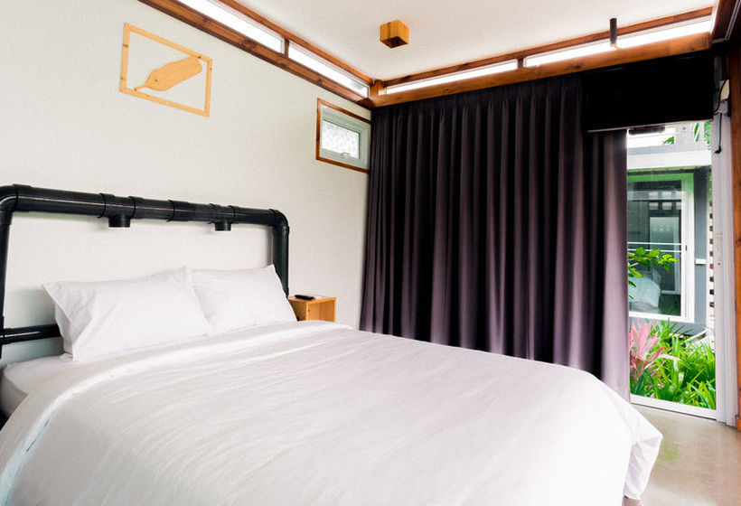 Hotel Baan Boom Boxes 2