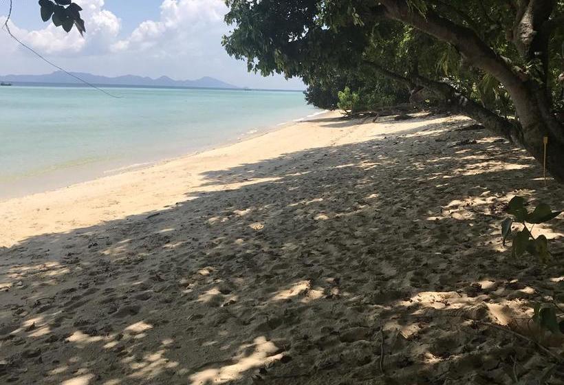 Resort Paradise Beachfront Bungalows 10