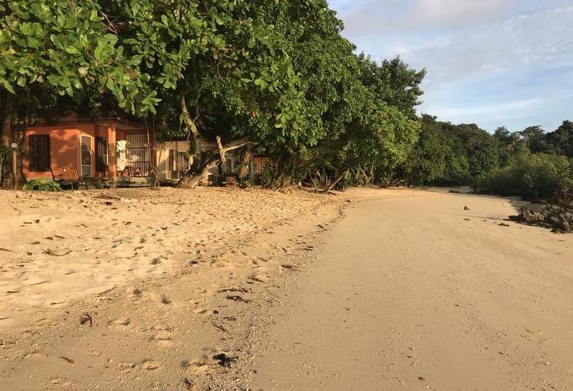 Resort Paradise Beachfront Bungalows 12