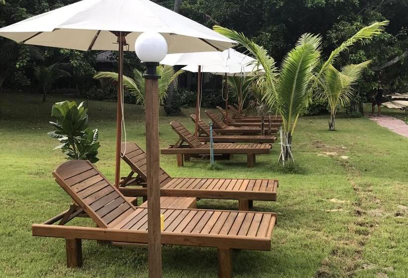 Resort Paradise Beachfront Bungalows 15