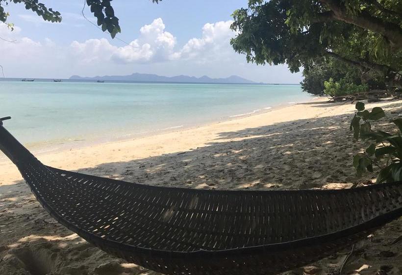 Resort Paradise Beachfront Bungalows 16