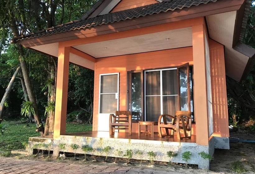 Resort Paradise Beachfront Bungalows 18