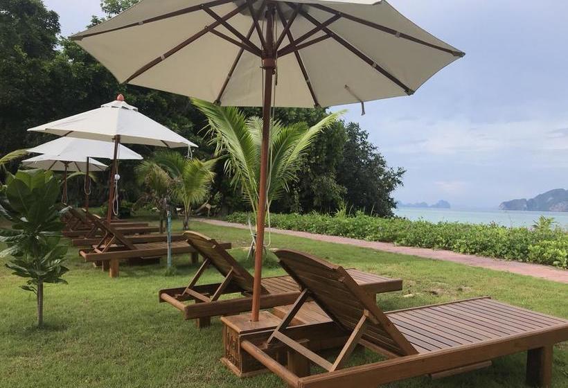 Resort Paradise Beachfront Bungalows 19