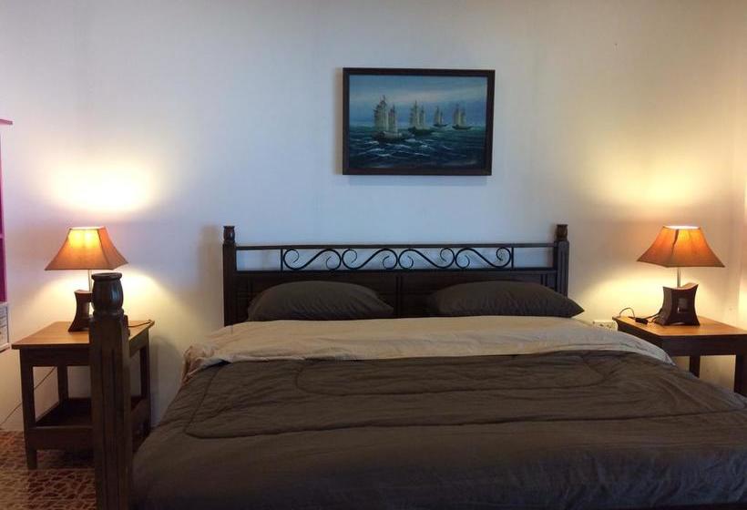 Resort Paradise Beachfront Bungalows 3