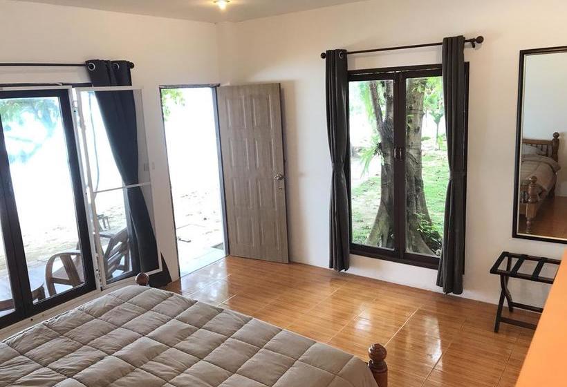 Resort Paradise Beachfront Bungalows 4