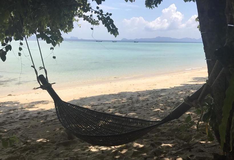 Resort Paradise Beachfront Bungalows 5