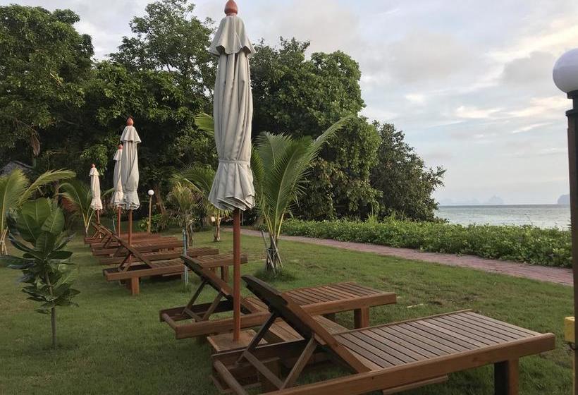 Resort Paradise Beachfront Bungalows 9