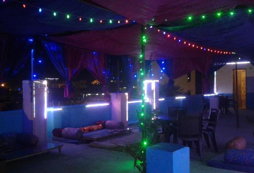 Hotel Munee Baba & Cafe