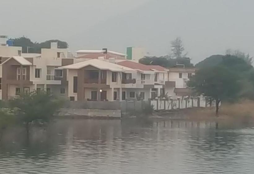Hotel Paras Dhom Lake Homes 10