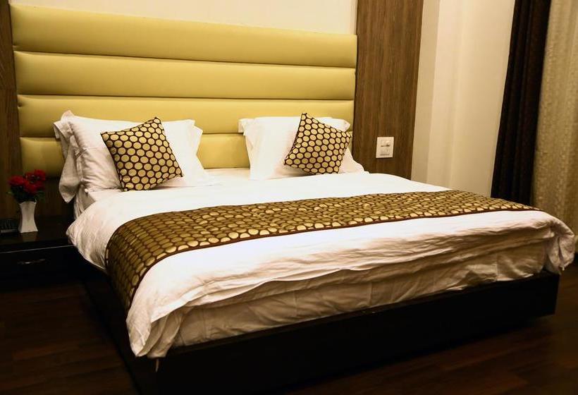 Resort Pine Queen Marketed By Petals Hotels 10