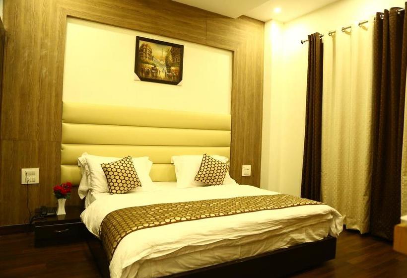 Resort Pine Queen Marketed By Petals Hotels 5