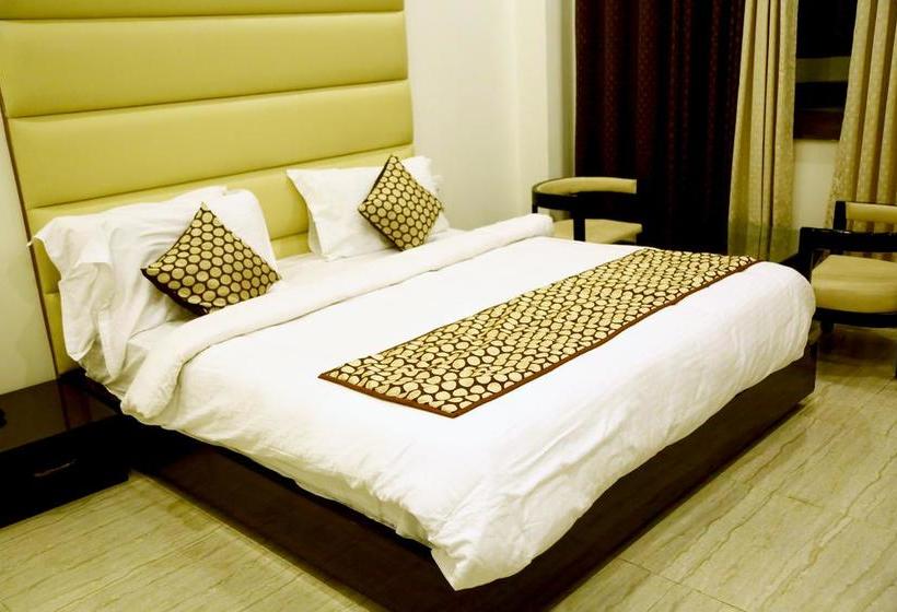 Resort Pine Queen Marketed By Petals Hotels 8