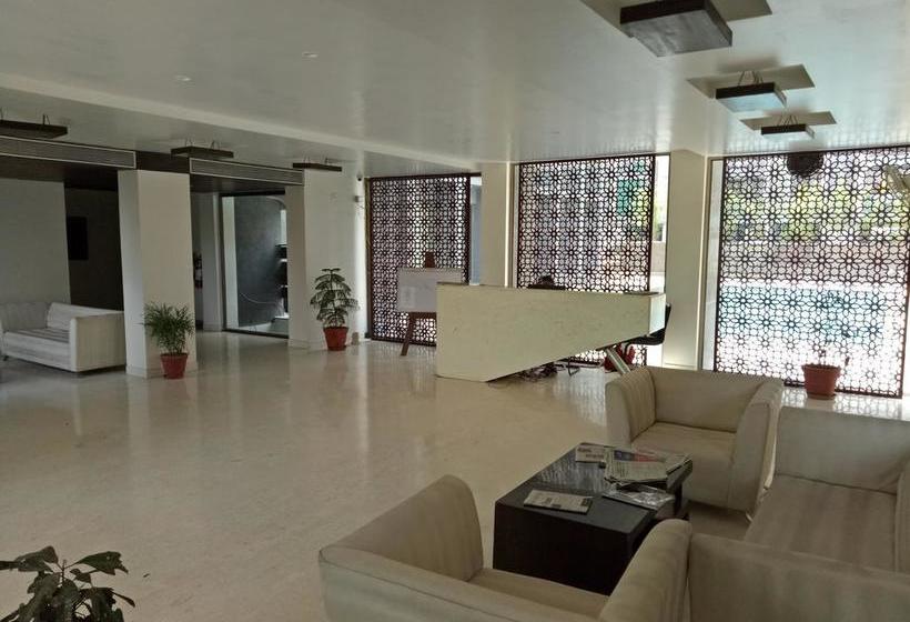 Hotel Marigold Club 1