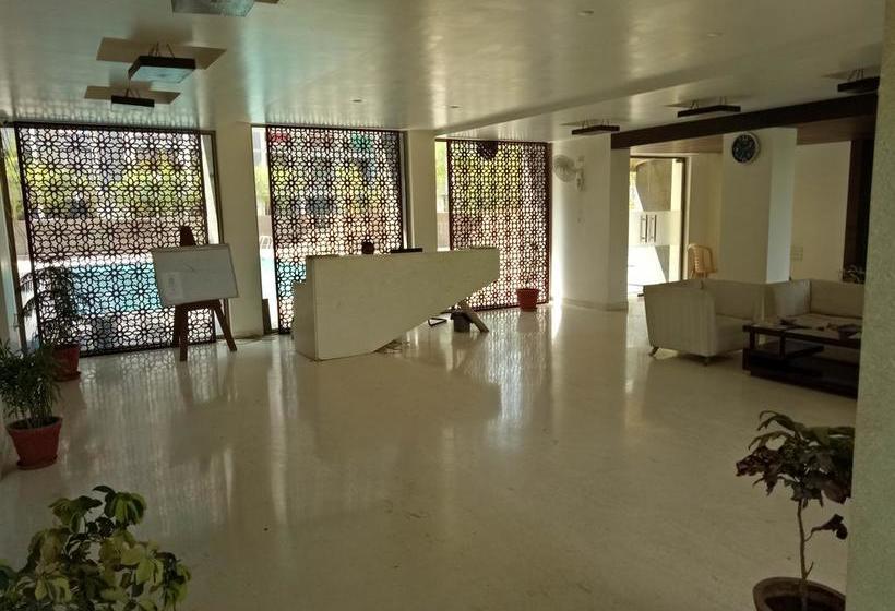 Hotel Marigold Club 3