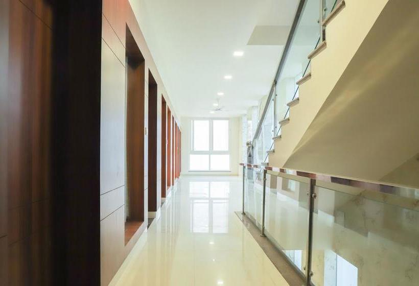 Treebo Lotus Grand Hotel & Resort 10