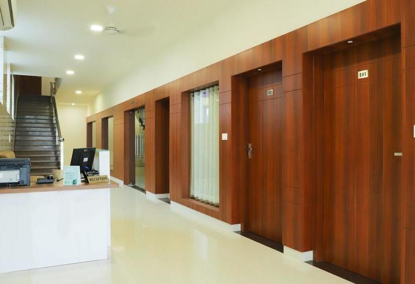 Treebo Lotus Grand Hotel & Resort 11