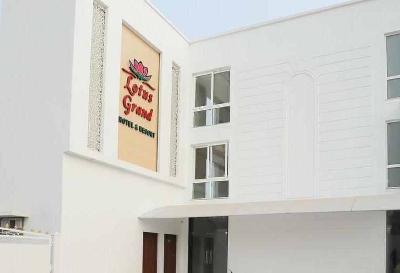 Treebo Lotus Grand Hotel & Resort 12