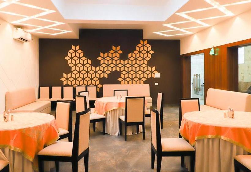 Treebo Lotus Grand Hotel & Resort 3