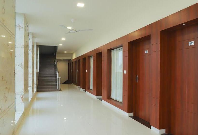 Treebo Lotus Grand Hotel & Resort 8