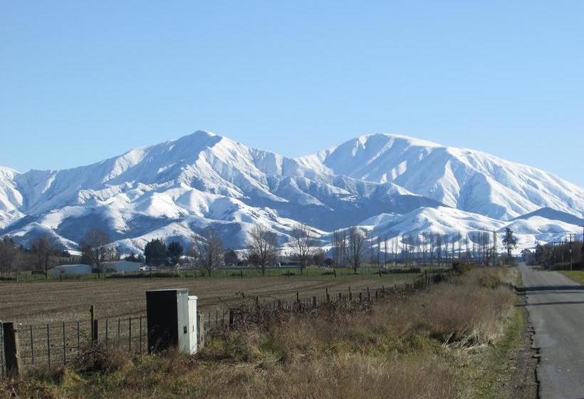 Bed and Breakfast River Chalet 3