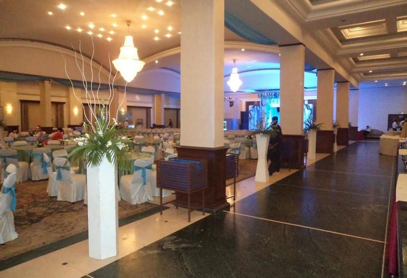 Hotel Majestic Grand 14