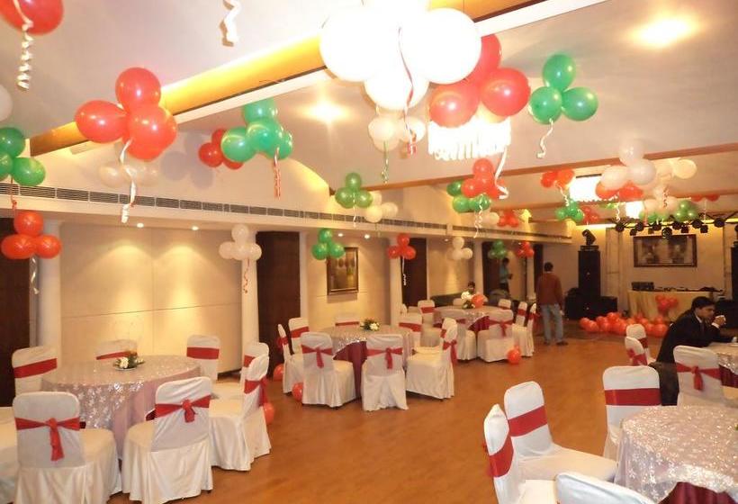 Hotel Majestic Grand 16