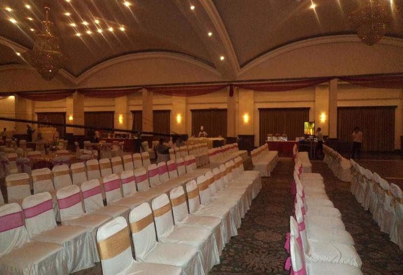 Hotel Majestic Grand 5