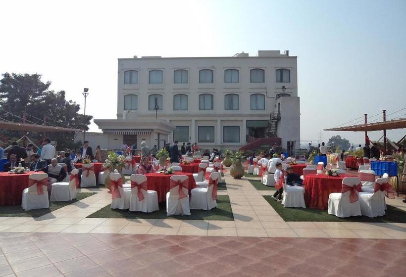 Hotel Majestic Grand 8