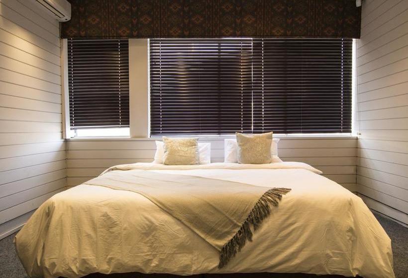 Motel The Suites On Cape 1