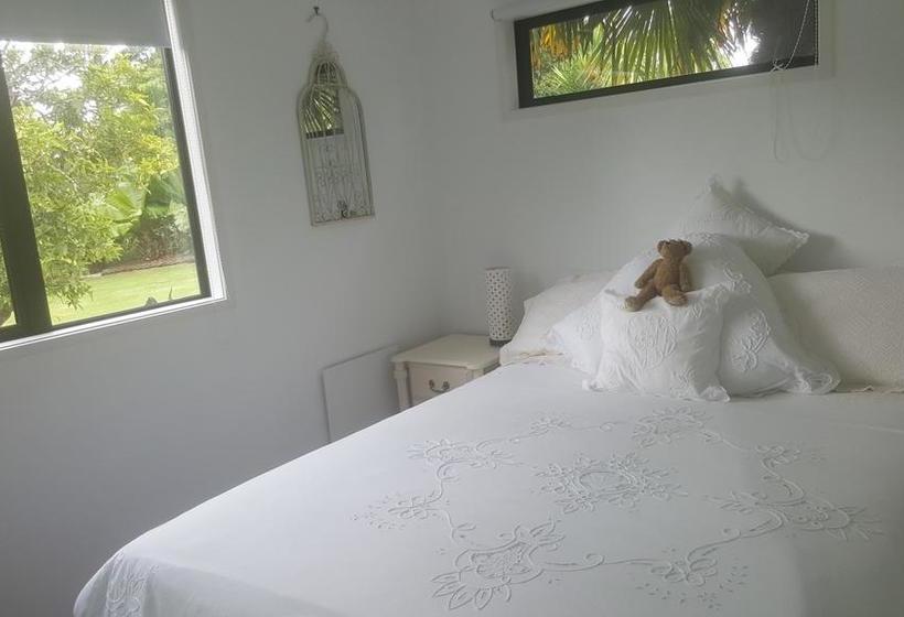 Bed and Breakfast Rustic Vs Glamour Executive Property