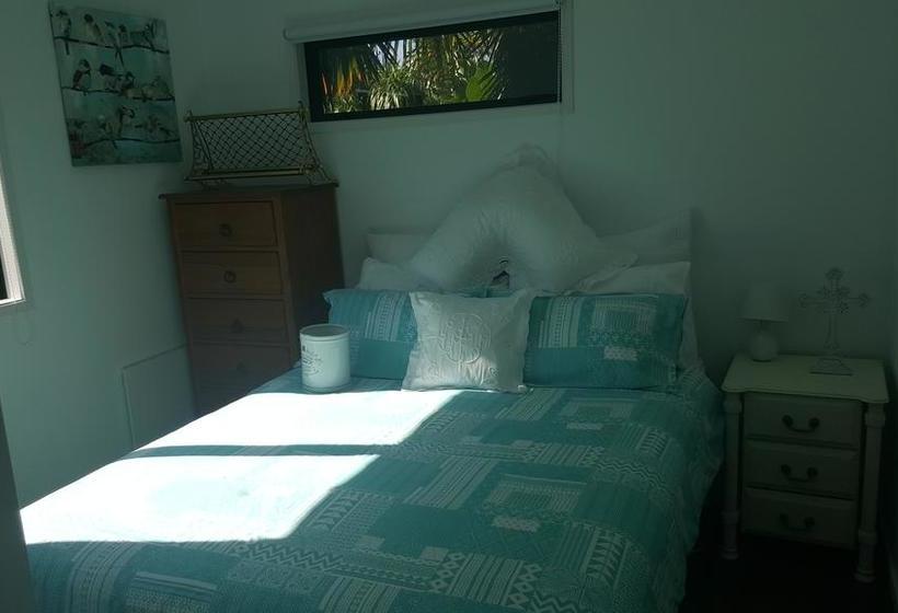 Bed and Breakfast Rustic Vs Glamour Executive Property 1