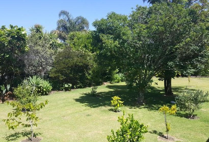 Bed and Breakfast Rustic Vs Glamour Executive Property 15